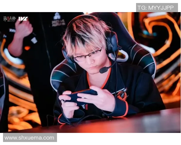 王者荣耀赛场上FPX选手个人能力引发热议与争议分析 王者荣耀赛场上FPX选手个人能力引发热议与争议分析